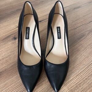 Nine West black pumps
